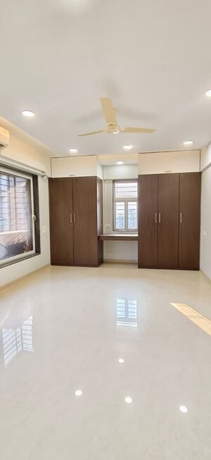 Bedroom in 4 BHK Apartment at Chembur – for Rent