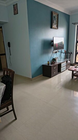 Team Area in 2 BHK Apartment at K Raheja Heights, Malad East – for Rent