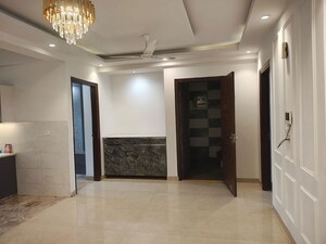 Room in 4 BHK Builder Floor at Ansal Plaza Sector-23, Sector 23 – for Rent