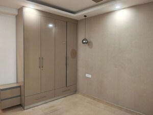 Room in 4 BHK Builder Floor at Ansal Plaza Sector-23, Sector 23 – for Rent