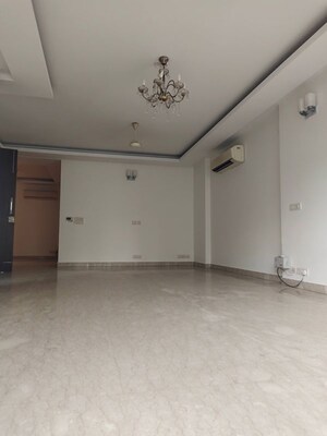 Room in 4 BHK Builder Floor at Kailash Colony – for Rent