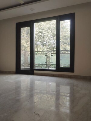 Room in 4 BHK Builder Floor at Kailash Colony – for Rent