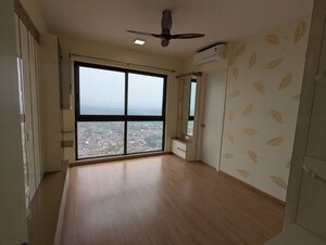 Room in 3 BHK Apartment at Runwal Bliss, Kanjurmarg East – for Rent