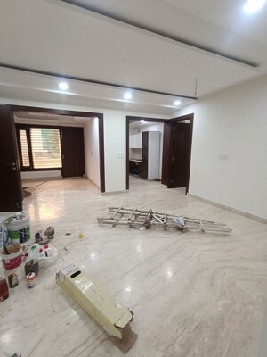 Room in 4 BHK Builder Floor at Sector 16 – for Rent