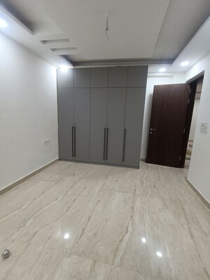 Room in 4 BHK Builder Floor at Sector 16 – for Rent
