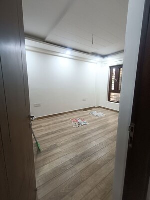Room in 4 BHK Builder Floor at Sector 16 – for Rent
