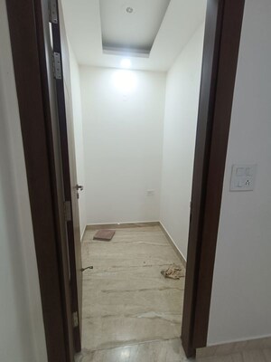 Building Lobby in 4 BHK Builder Floor at Sector 16 – for Rent