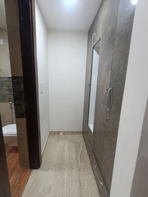 Building Lobby in 4 BHK Builder Floor at Sector 16 – for Rent