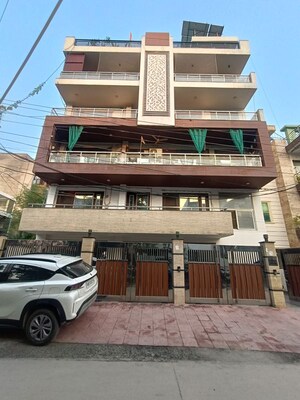 4 BHK Builder Floor For Rent in Sector 16
