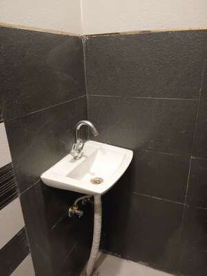 Bathroom in 1 BHK Builder Floor at Palam Vihar Residents Association, Palam Vihar – for Rent