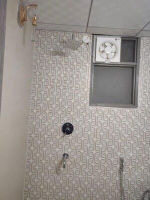 Bathroom in 3 BHK Independent House at Old Dlf – for Sale