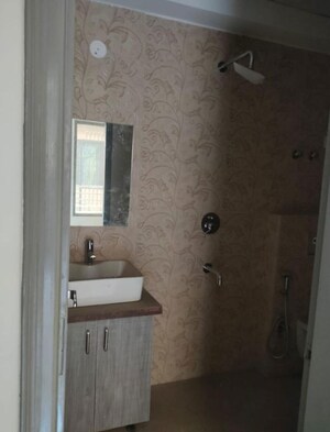 Bathroom in 3 BHK Independent House at Old Dlf – for Sale