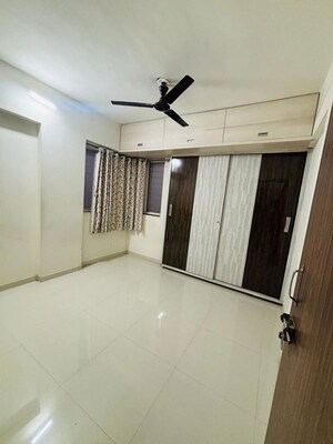 Room in 2 BHK Apartment at Sumeru Devarshi Complex, Narhe – for Rent
