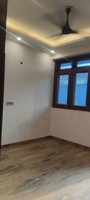 Room in 2 BHK Villa at Sector 52 – for Rent