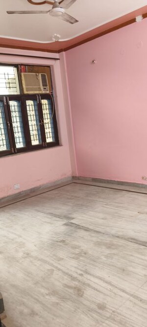 Room in 2 BHK Villa at Sector 52 – for Rent