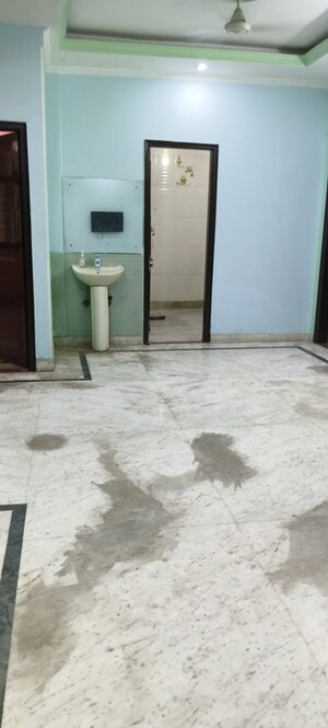 Room in 2 BHK Villa at Sector 52 – for Rent